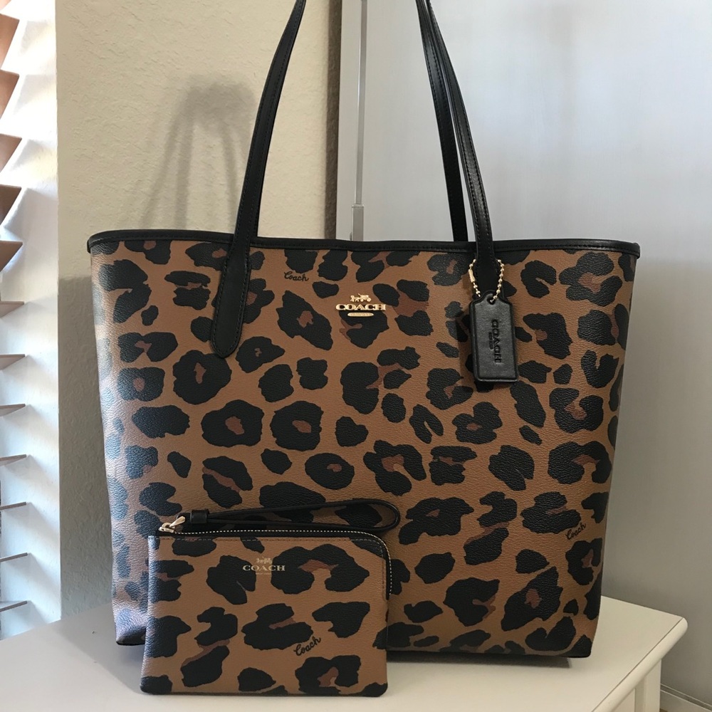 New! COACH TOTE & WRISTLET - Picture 2 of 12
